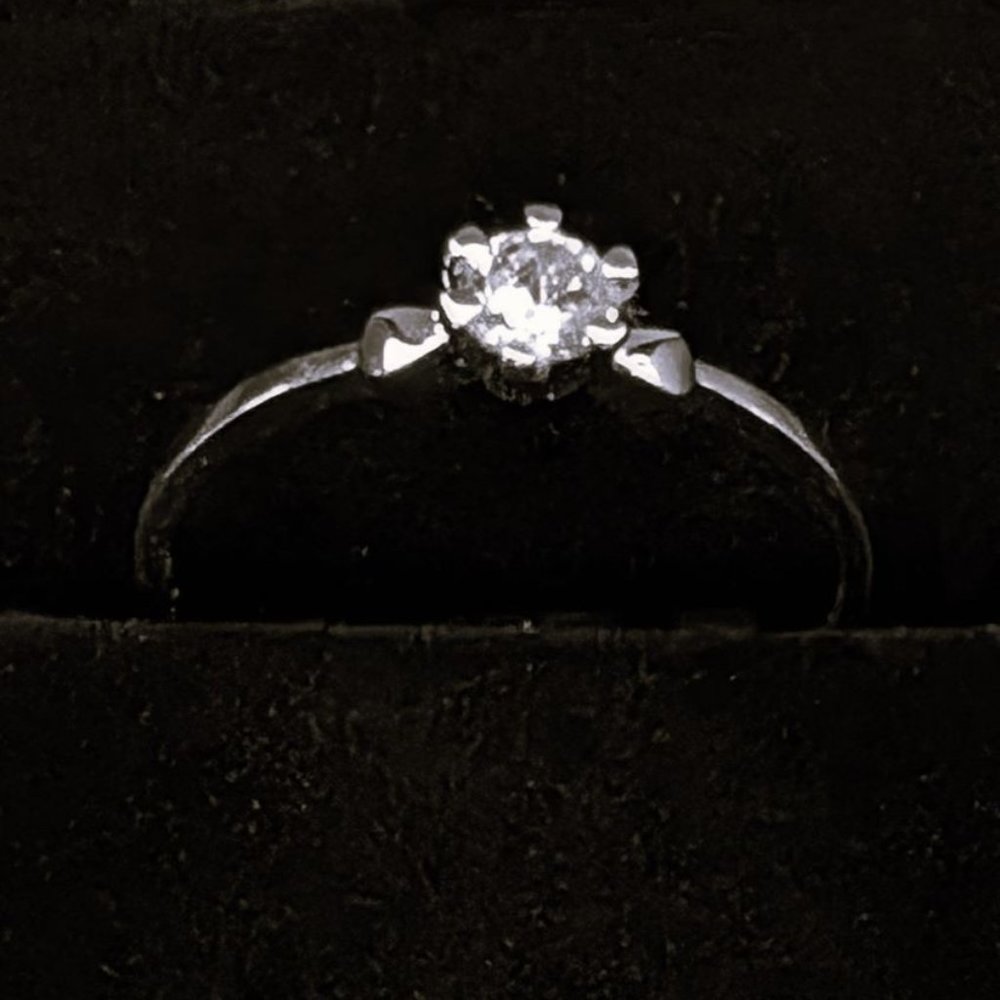 Petite Ladies Fashion / Promise Solitaire Ring .925 Sterling Silver - Picture 3 of 5